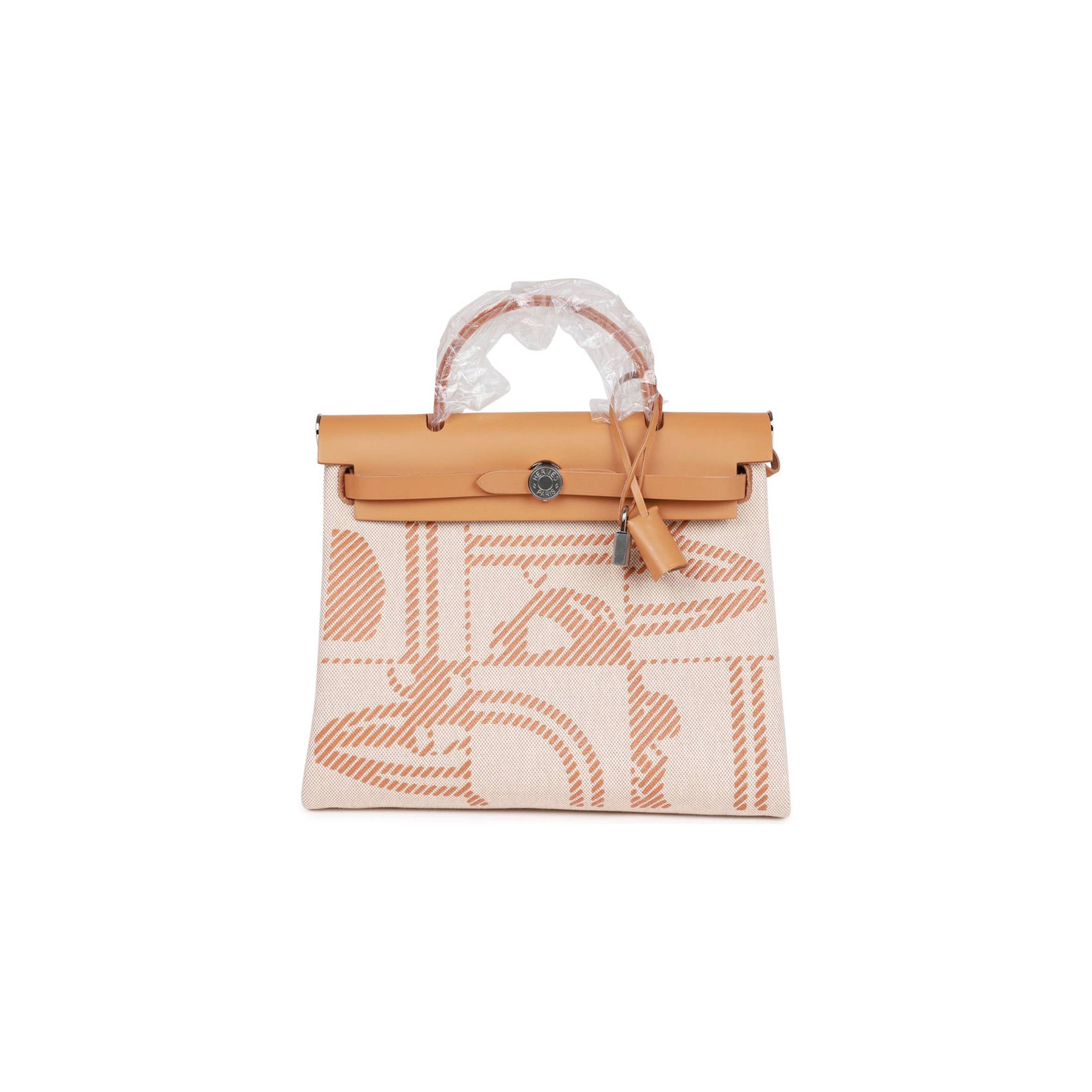 HERMES HERBAG ZIP PM 31 BRIDES DE GALA TOILE H BERLINE NATURAL SABLE PALLADIUM HARDWARE(30*27*11cm) HERMES HERBAG ZIP PM 31 BRIDES DE GALA TOILE H BERLINE NATURAL SABLE PALLADIUM HARDWARE(30*27*11cm)