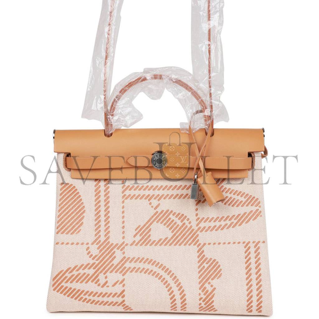 HERMES HERBAG ZIP PM 31 BRIDES DE GALA TOILE H BERLINE NATURAL SABLE PALLADIUM HARDWARE(30*27*11cm) HERMES HERBAG ZIP PM 31 BRIDES DE GALA TOILE H BERLINE NATURAL SABLE PALLADIUM HARDWARE(30*27*11cm)